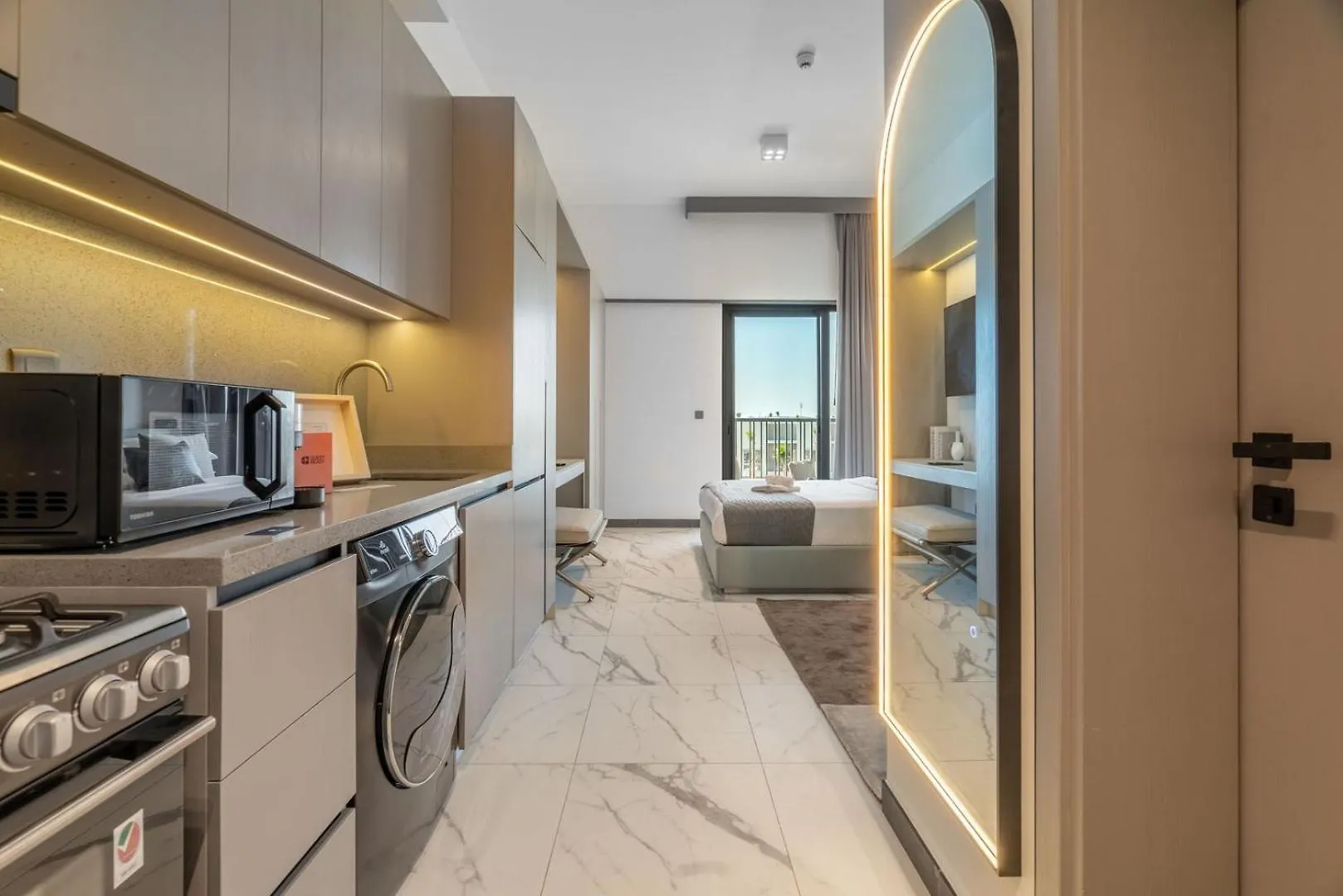Guestready - Modern Studio With Balcony In Dubai Apartment