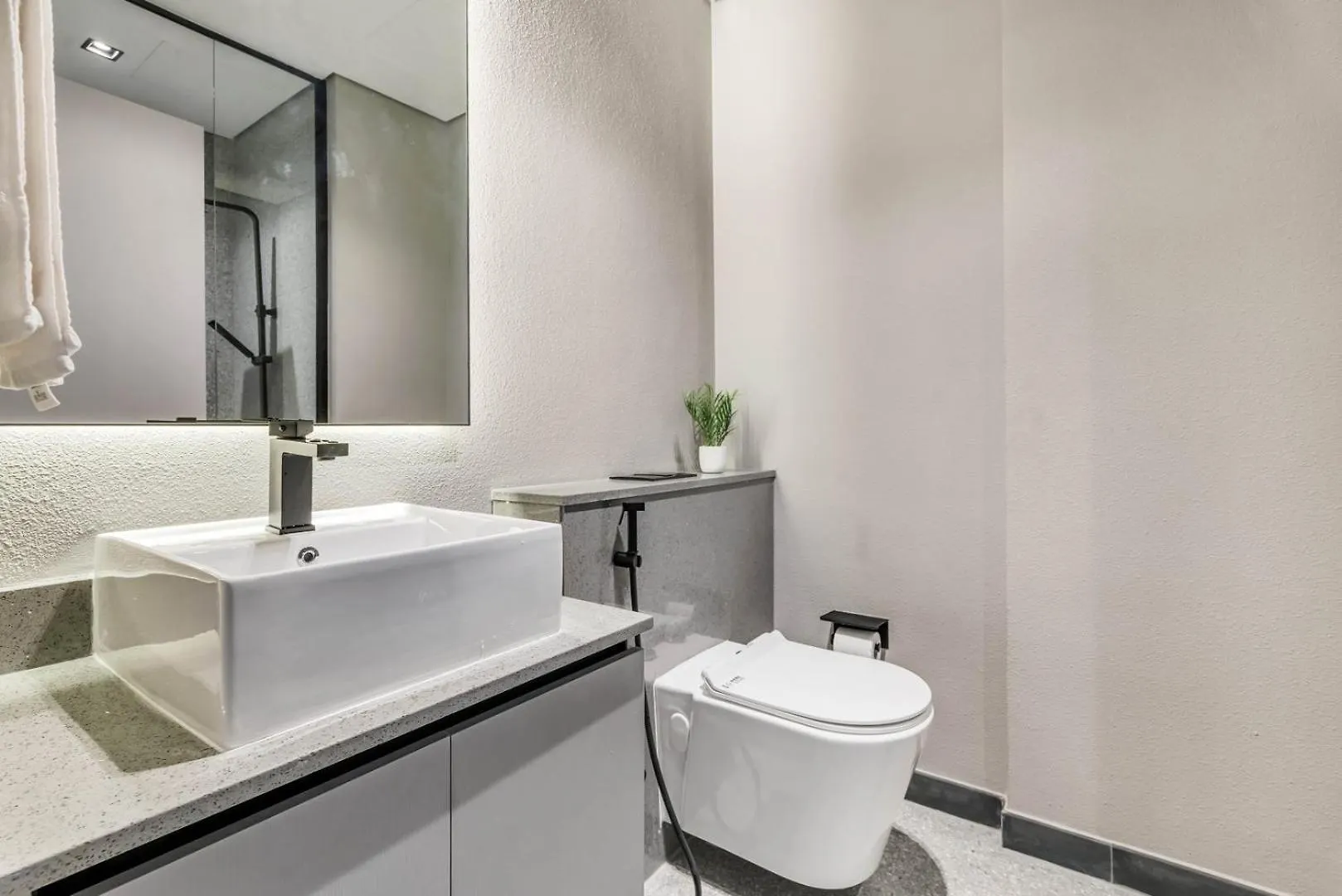 Guestready - Modern Studio With Balcony In Dubai 0*,